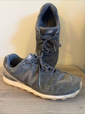 New Balance Women’s Gray Suede Athletic Sneakers 9 - WL696BY